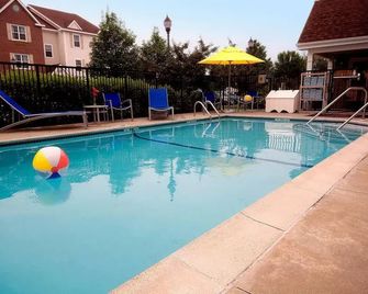 The Residences at Tewksbury - Tewksbury - Zwembad