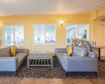 Red Lion Inn & Suites Mcminnville - McMinnville - Sala de estar