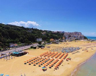 Park Hotel Villa Americana - Rodi Garganico - Strand