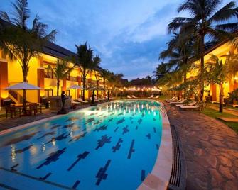 The Arnawa Hotel - Pangandaran - Piscina