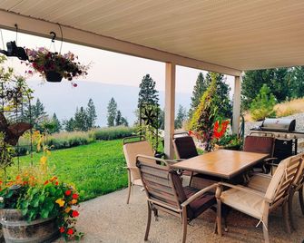 Charming 2-bedroom suite in Lake Country with AC, WiFi. - Lake Country - Patio