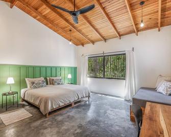 7 Bedroom Villa with Private Path to Playa Guiones! - Nosara - Habitación