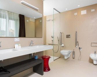 Suites Hotel Astor - Belluno - Badkamer