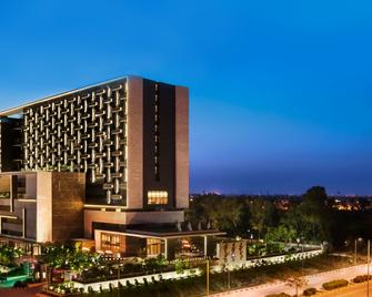 The Leela Ambience Convention Hotel Delhi - Nova Deli - Edifício, Hotéis em Nova Deli