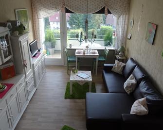 Cute apartment with swimming pool and sauna - Bad Lauterberg - Wohnzimmer