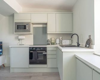 Prime Stay Apartments - Paisley - Kitchen