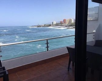 Calle Guajara, 1. Casa Playa Chica - Puerto de la Cruz - Balkong