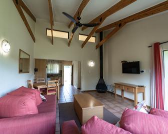 Gooderson Monks Cowl Golf Resort - Dragon Peaks - Living room