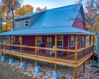 Cell Service + Scenic Hiking from Your Cabin Door + Near Hemmed in Hollow Trail - Compton - Building