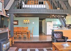 A-Frame style home with A\/C, wood stove, pool table - Trapper 11 - Sunriver - Comedor