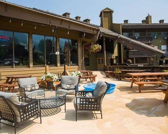 Ski In/Out Spectacular One Bedroom Condo Views Newly Reno’d - Fernie - Patio