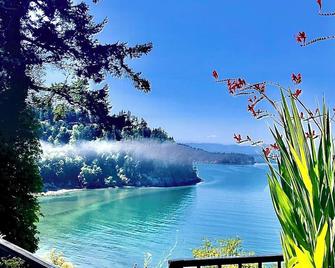 Fidalgo Island, waterfront home with ocean, islands & beautiful sunset views. - Anacortes