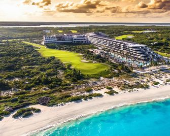 Atelier Playa Mujeres - Cancún - Building