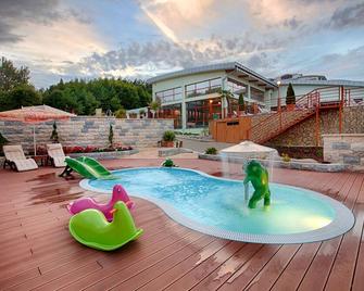 Wellness & Spa Hotel Kaskady - Sliač - Pool