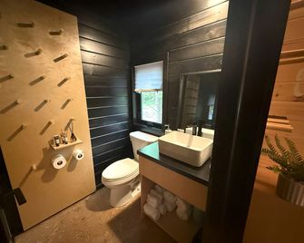 Woodland Tiny Home with Panoramic Views in Pennsylvania Stay - Quakertown