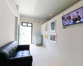 H2B Hostel - Phuket - Sala de estar