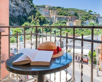 Hotel Ascot Sorrento - Sorrento - Balcony