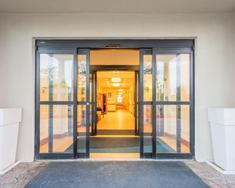 Holiday Inn Express & Suites Quakertown - Quakertown - Building