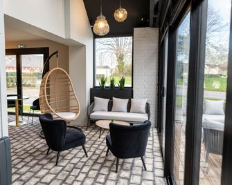 Kyriad Hotel Laval - Laval - Lobby