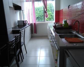 OYO Home 90350 Kl Homestay Express 2 - Ketereh - Kitchen