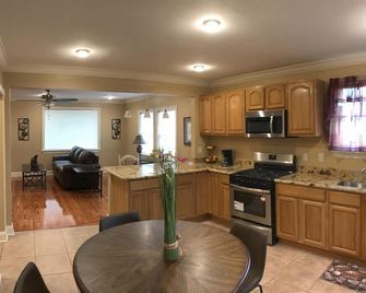 3.4 Miles From French Quarter. Location, Location, Location. Closeto Everthing. - ניו אורלינס - מטבח