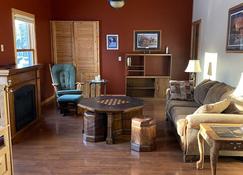 Cozy Northwoods Cabin - Ely - Living room