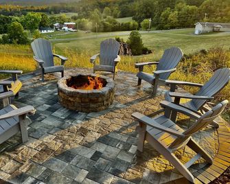 Huge Mountains Wheelchair Accessible, Sauna, Hot-tub, Pool table, Fire pit - Kodak - Patio