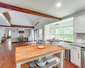 Tannersville House: Bar & Deck, 2 Mi to Ski Resort - Tannersville - Kitchen