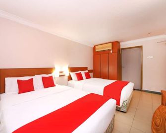 Hotel Famous Inn - Malaca - Habitación