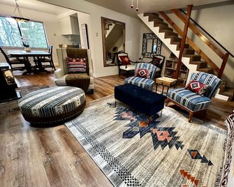 Wildwood Cowboy Cabin Hideaway - Twain Harte - Huiskamer