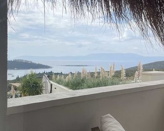 The May Five - Adults only - Seferihisar - Balcony