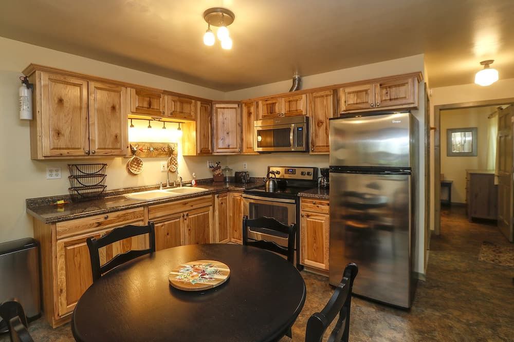 Mountainview Boathouse Apartment. - Delta Junction - Kitchen