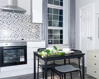 Luxury Premium City Centre Apartment - Birmingham - Dining room