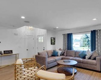 The Spring Lake Haven - Spring Lake - Living room