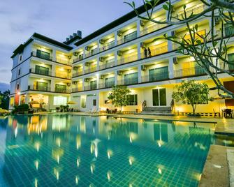 Southgate Residence Hotel - Чумпгон - Басейн
