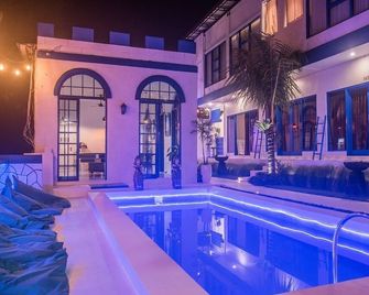 Bombora Surf Camp - South Kuta - Pool
