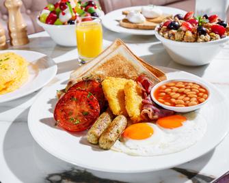 Premier Inn Abu Dhabi Capital Centre - Abu Dhabi - Restaurant