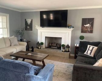 Hanover Haven 3 Br/2 Bath - Seneca - Wohnzimmer