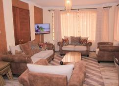 Naivasha Vacation Homes, Cabins & Apartments - Naivasha - Living room