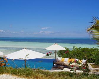 Qambani Luxury Resort - Pingwe - Playa