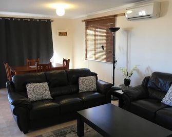 Airport Whyalla Motel - Whyalla - Obývací pokoj