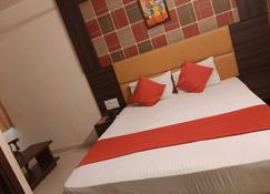 Spot On 808415 Home Of Maa - Ahmedabad - Schlafzimmer