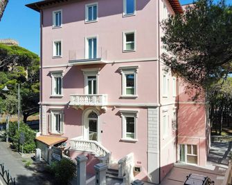 Hotiday Castiglioncello Suite - Castiglioncello - Building