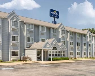 Microtel Inn & Suites by Wyndham Bowling Green - Bowling Green - Building