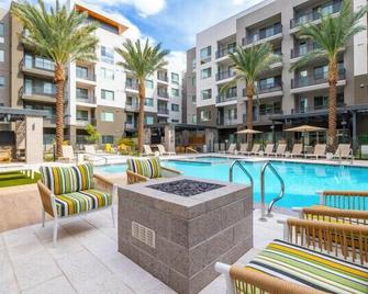 Spacious Resort Style 2bedroom 2bath Oas - פיניקס - בריכה