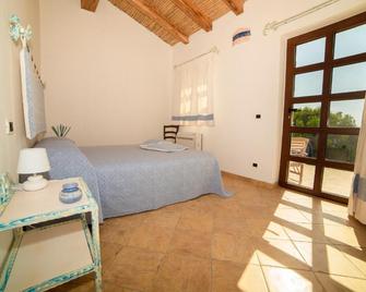 Villamarina Garden Relais - Aglientu - Ložnice