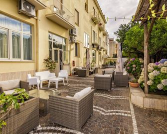 Sisters Hostel - Piano di Sorrento - Patio