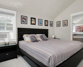 Seattle Vacation Home: Berlin Wall - Seattle - Bedroom