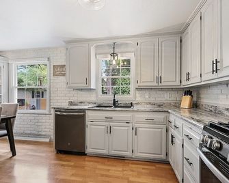 House w Finished Garage Walk to Lambeau Bars Resch - Green Bay - Kuchnia