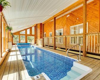 Lake George Oasis with 9 Acres, Hot Tub and Game Room! - Diamond Point - Pool